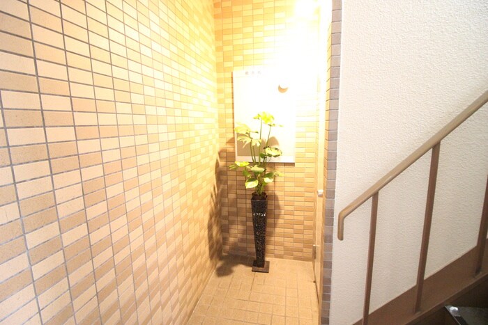 物件外観写真4　(エントランス部分)