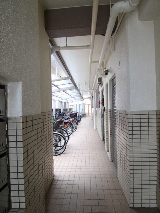 物件外観写真5　(エントランス部分)