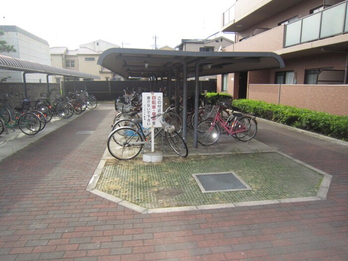 物件外観写真4　(駐輪場)