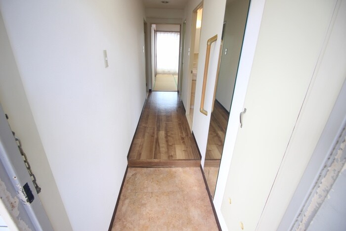 物件内観写真13　(玄関)