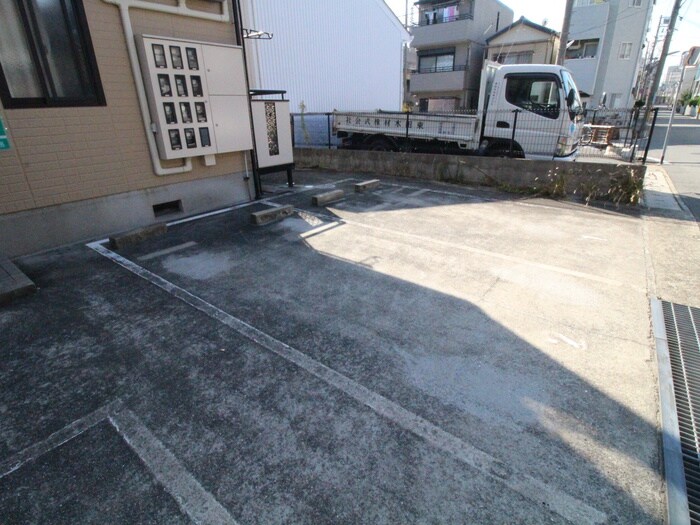 物件外観写真4　(駐車場)