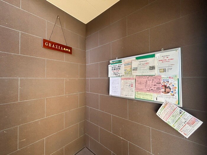 物件外観写真5　(エントランス部分)