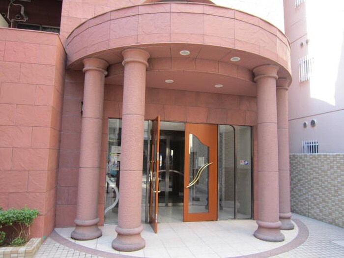 物件外観写真2　(エントランス部分)