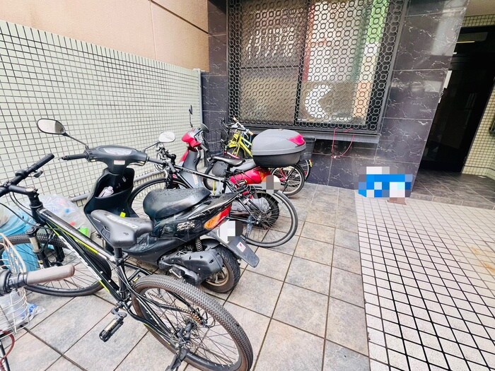 物件外観写真6　(バイク置き場)
