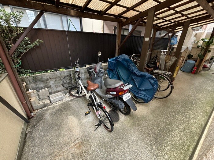 物件外観写真5　(駐輪場)