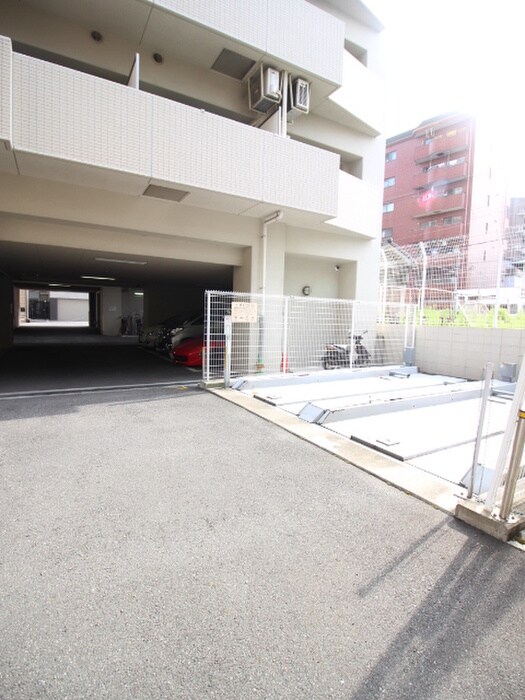 物件外観写真3　(駐車場)