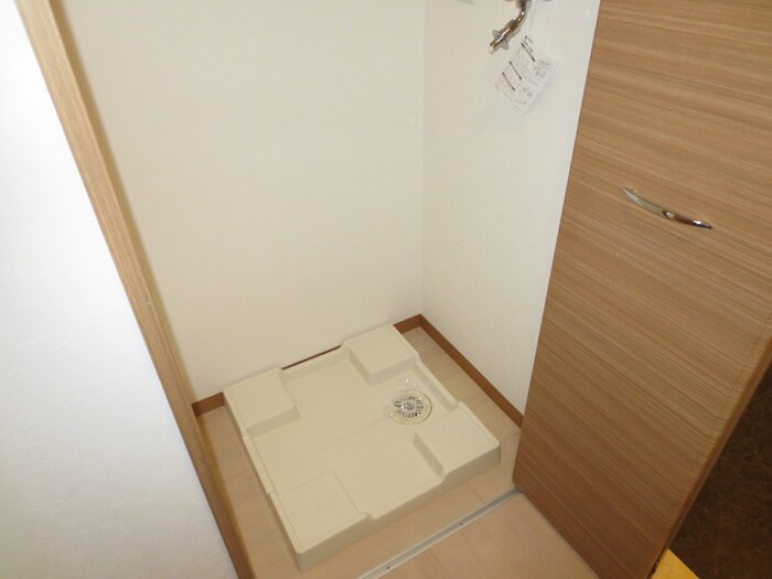 物件内観写真16　(洗濯機置場)