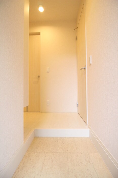 物件内観写真7　(玄関)