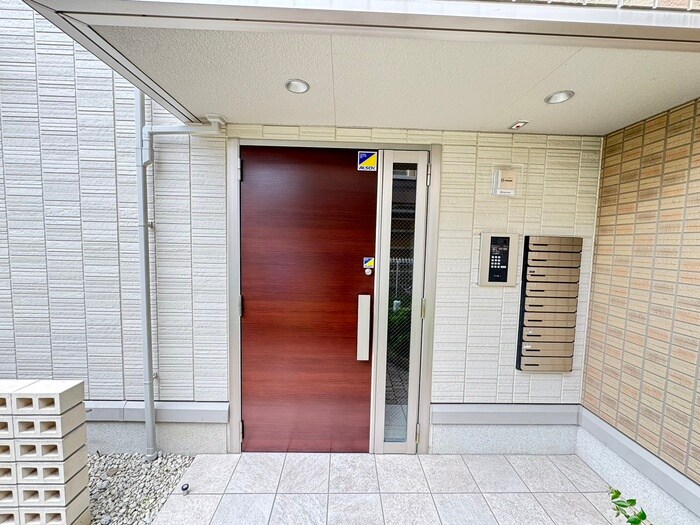 物件外観写真5　(エントランス部分)
