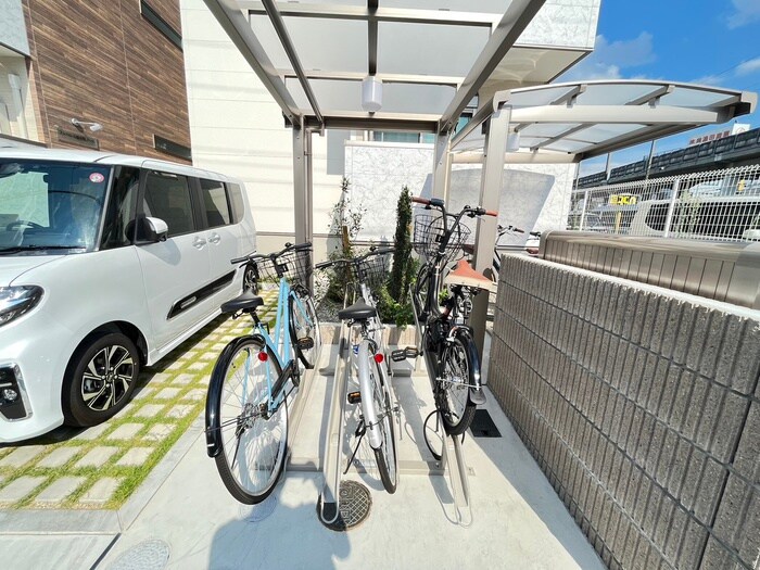 物件外観写真3　(駐輪場)