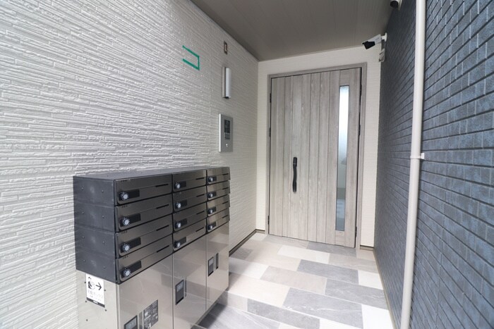 物件外観写真3　(エントランス部分)