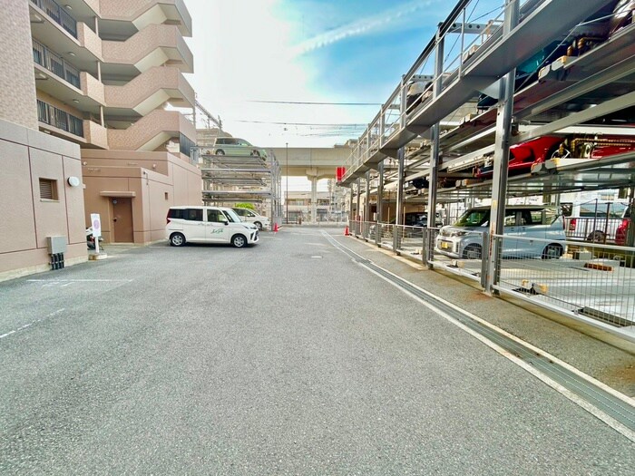 物件外観写真3　(駐車場)