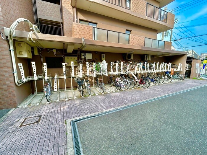 物件外観写真4　(駐輪場)
