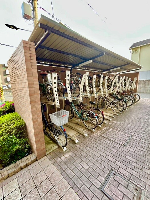 物件外観写真5　(駐輪場)