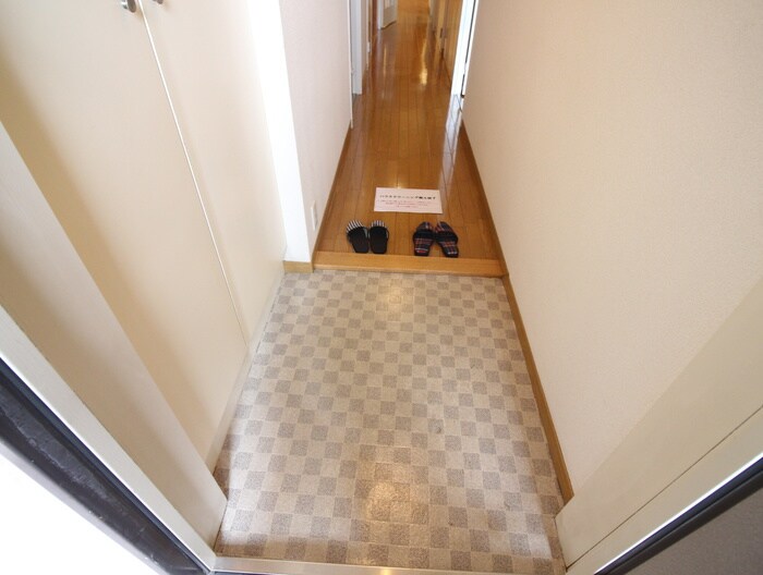 物件内観写真16　(玄関)