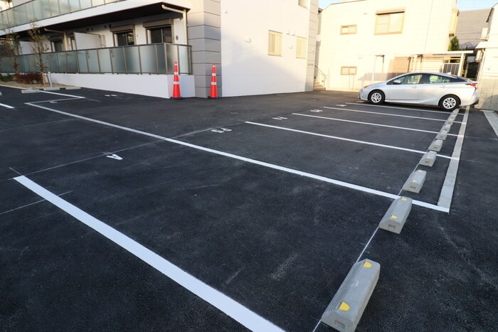 物件外観写真5　(駐車場)