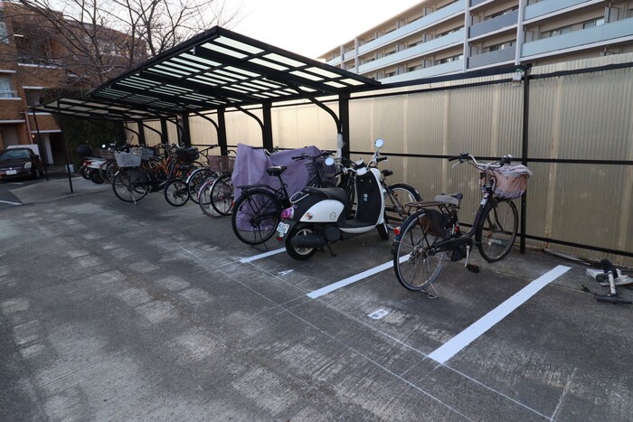 物件外観写真6　(駐輪場)