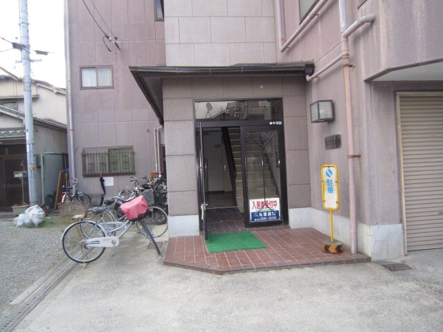 物件外観写真2　(エントランス部分)