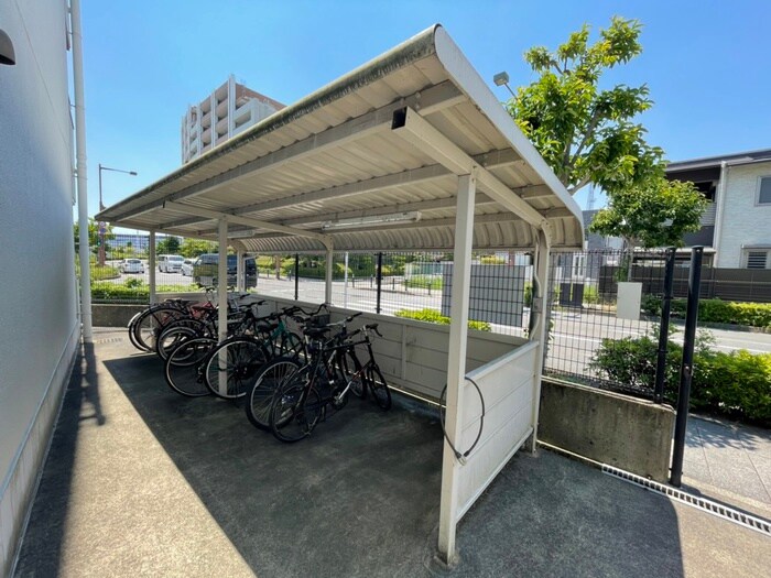 物件外観写真5　(駐輪場)