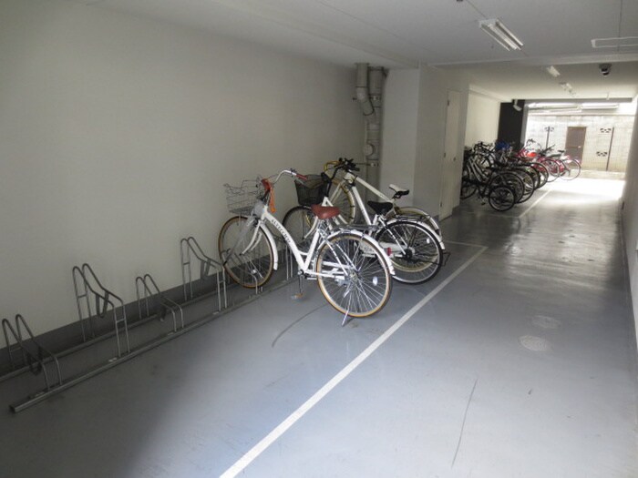 物件外観写真4　(駐輪場)
