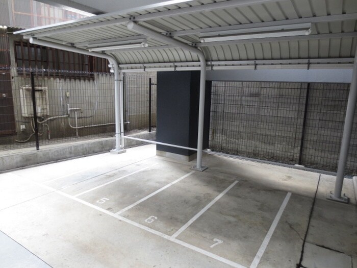 物件外観写真5　(バイク置き場)