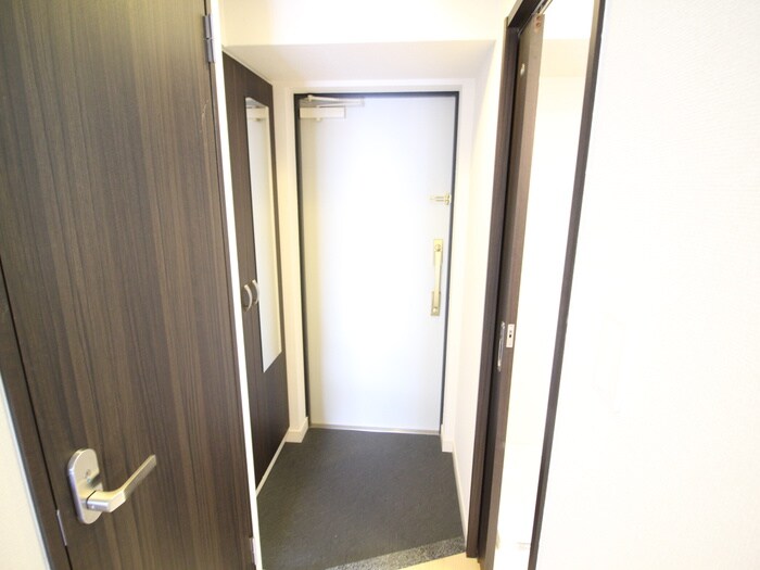 物件内観写真16　(玄関)