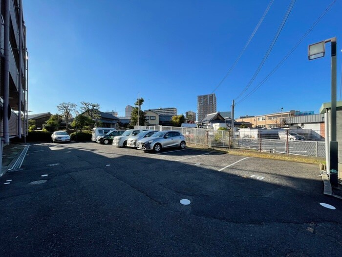 物件外観写真5　(駐車場)
