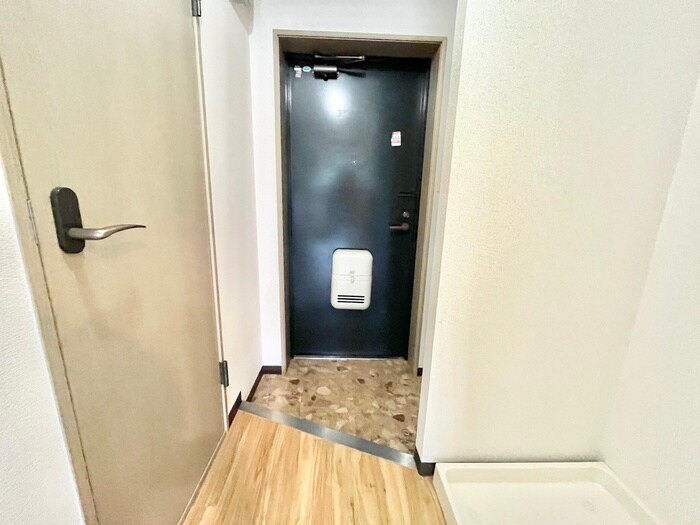 物件内観写真12　(玄関)