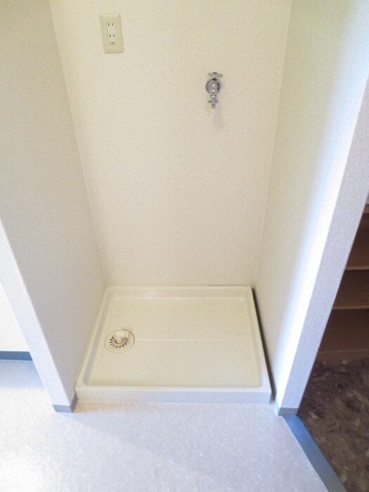 物件内観写真12　(洗濯機置場)