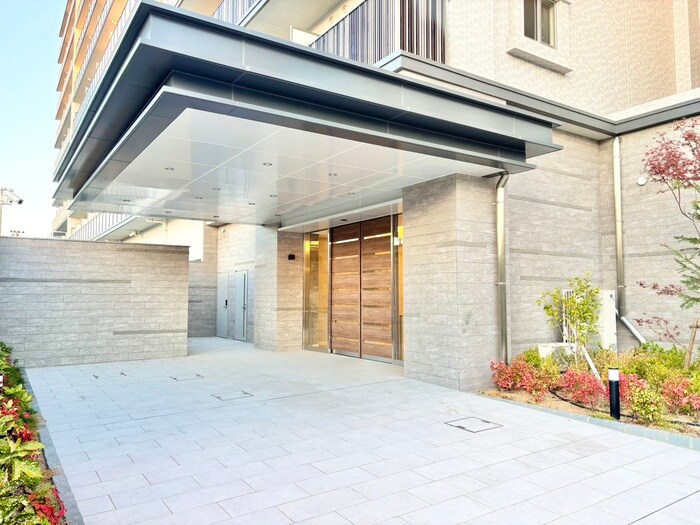 物件外観写真2　(エントランス部分)