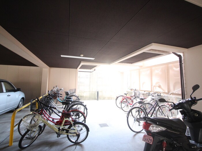物件外観写真3　(駐輪場)