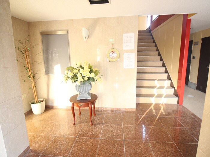 物件外観写真5　(エントランス部分)