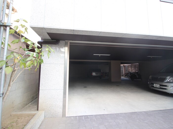 物件外観写真6　(駐車場)