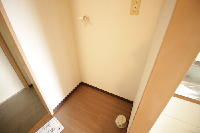 物件内観写真13　(洗濯機置場)