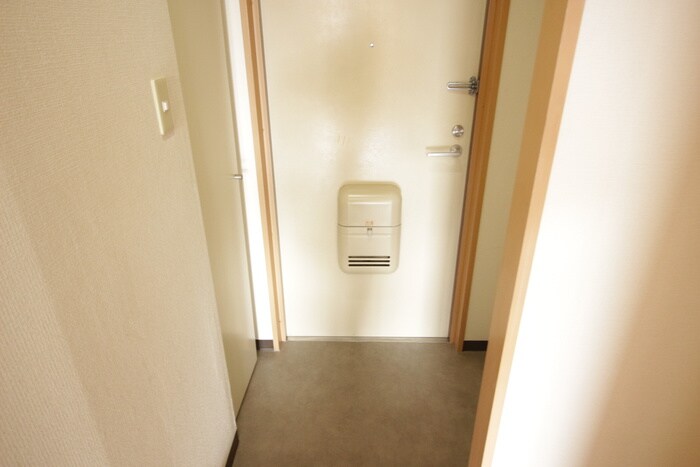 物件内観写真16　(玄関)