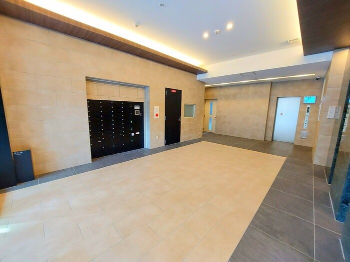 物件外観写真2　(エントランス部分)