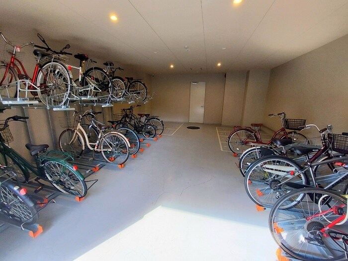 物件外観写真4　(駐輪場)