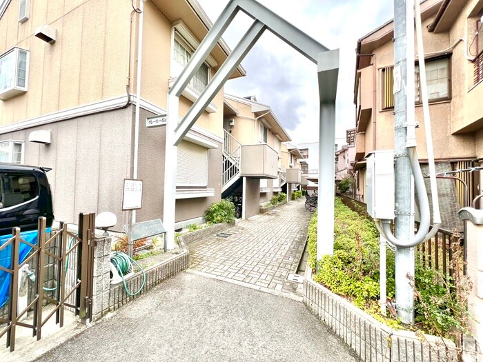 物件外観写真3　(エントランス部分)