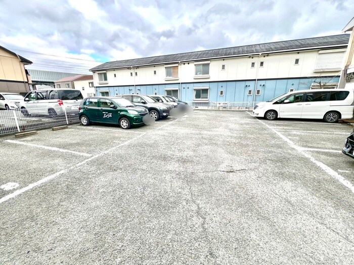 物件外観写真4　(駐車場)