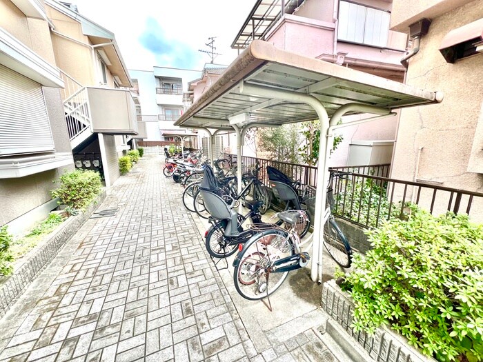 物件外観写真5　(駐輪場)