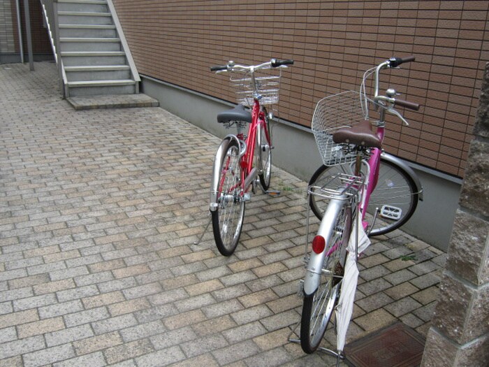物件外観写真4　(駐輪場)