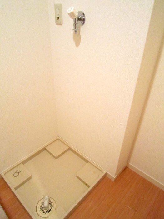 物件内観写真16　(洗濯機置場)