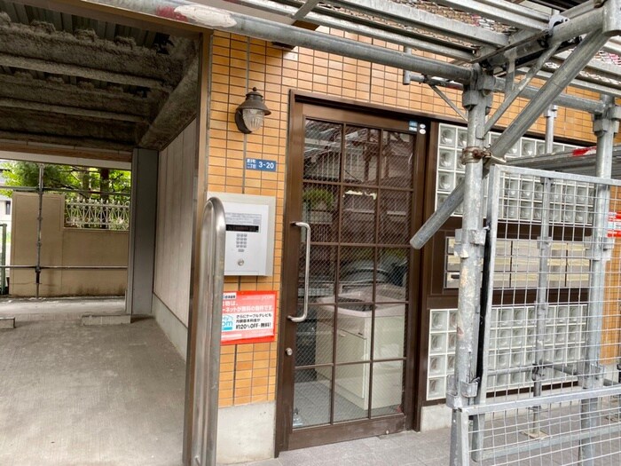 物件外観写真4　(エントランス部分)