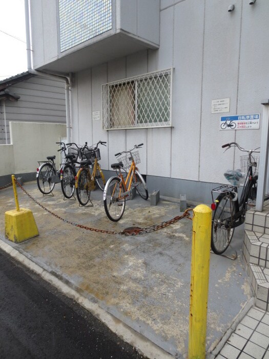物件外観写真4　(駐輪場)