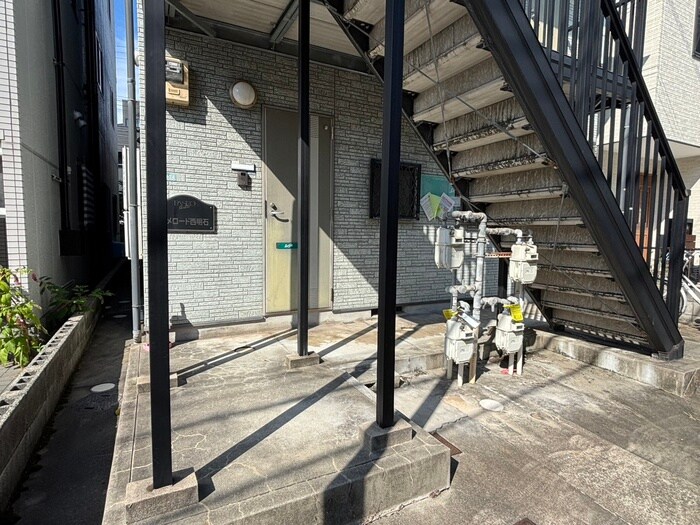 物件外観写真4　(エントランス部分)