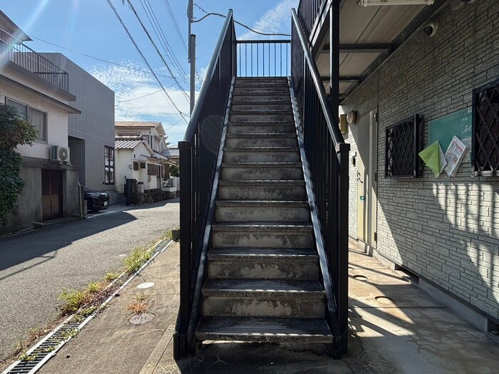 物件外観写真5　(エントランス部分)