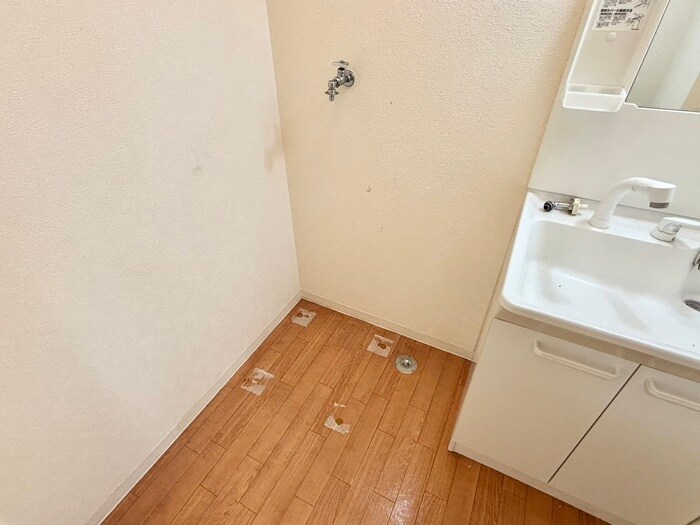 物件内観写真13　(洗濯機置場)