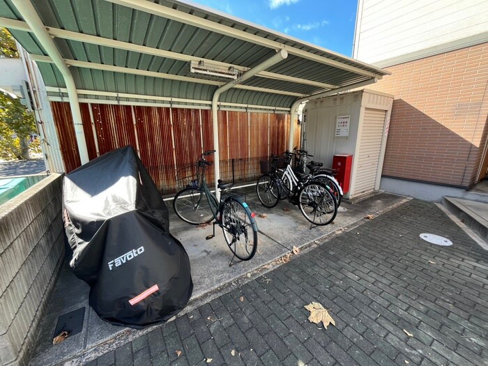 物件外観写真3　(駐輪場)