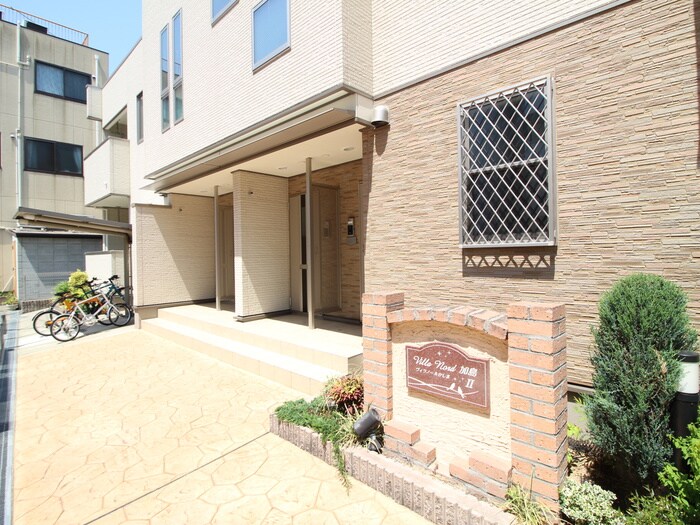 物件外観写真2　(エントランス部分)