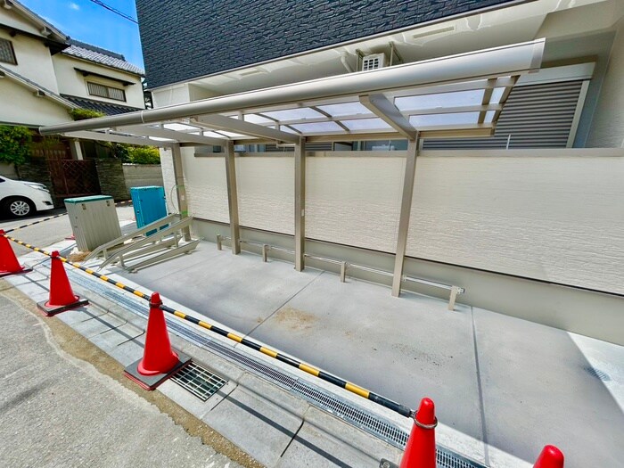 物件外観写真4　(駐輪場)